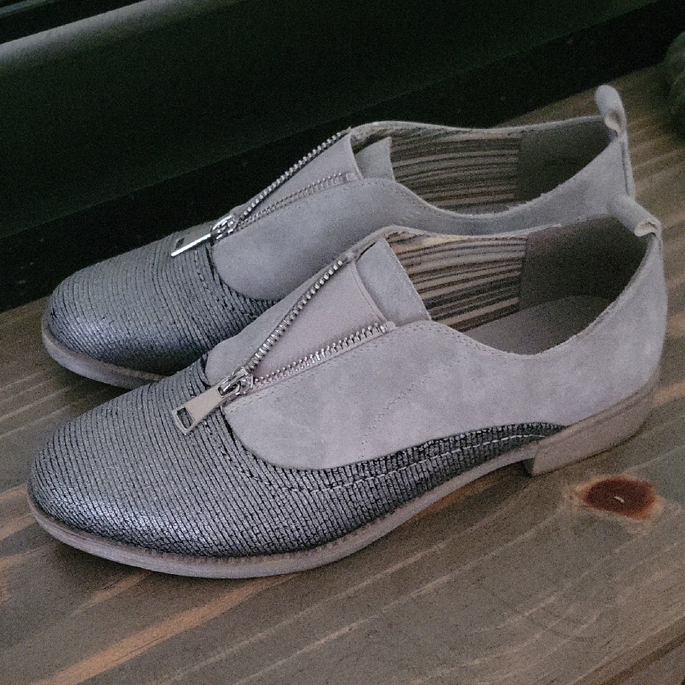 Dirty Laundry Gray and Silver Zipper Loafers